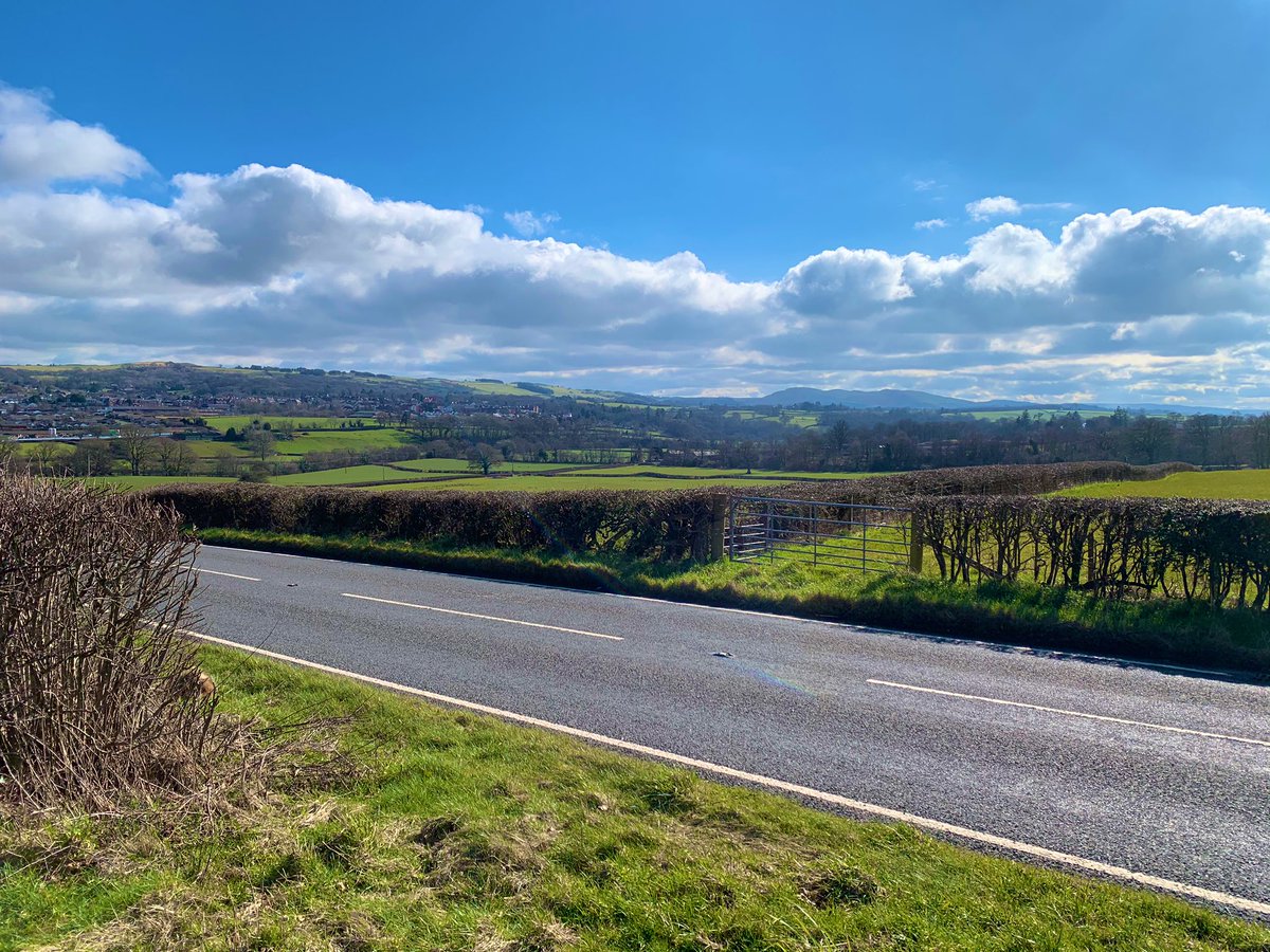 Cheeky lunchtime ride to blow away the cobwebs on this nice ☀️ day.