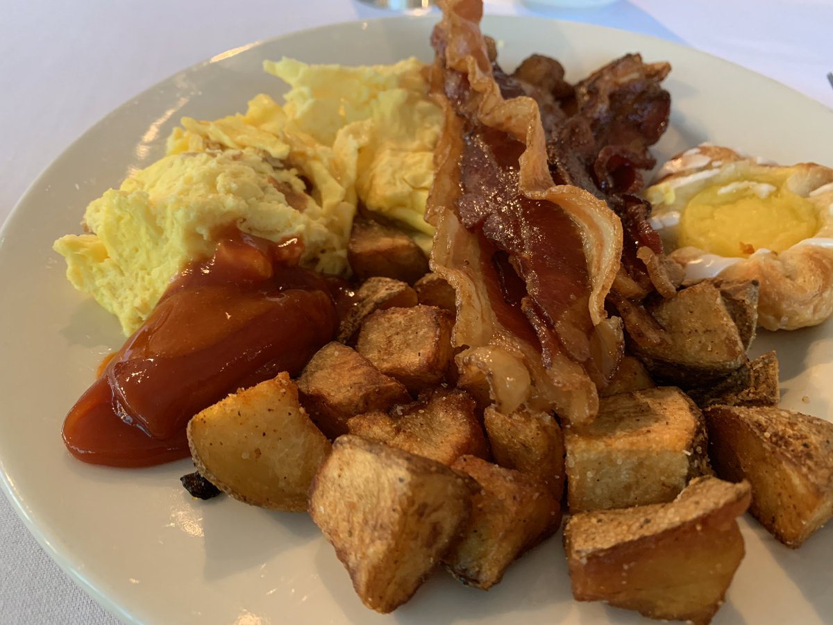 jroushkolb's tweet photo. Excited to hear about the #SMCKC #AMPSKC Best of Show winner, @PlanetComicon!
Also excited about #Bacon and #Hashtogs. https://t.co/LPW32DtOmN