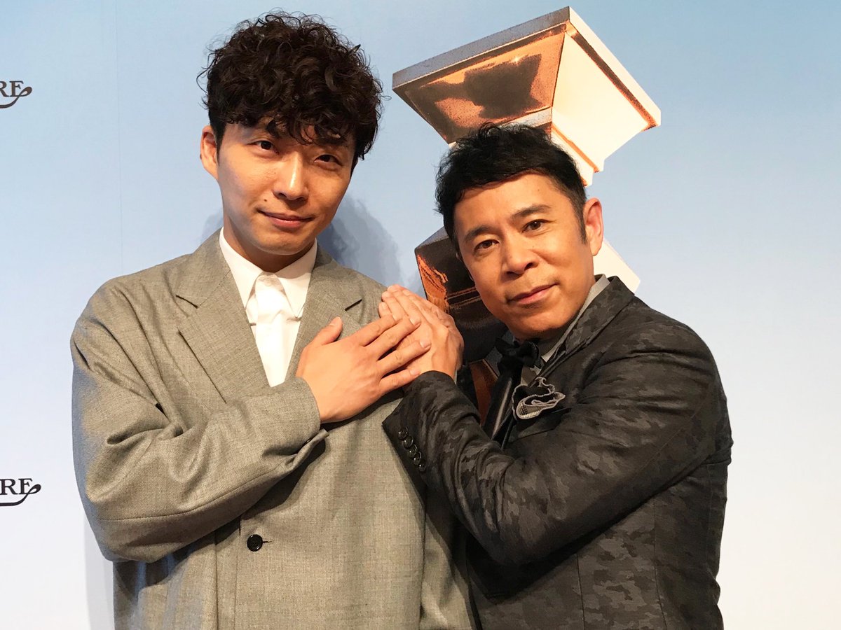 chushingura_mv's tweet photo. そしてあの方とも記念撮影📸

映画『引っ越し大名！』(@hikkoshi_movie)で岡村さんと同じく話題賞を受賞された #星野源 さん‼️

星野さんの受賞スピーチ、
どこかで聞いたことある言葉が…。

#決算忠臣蔵
#日本アカデミー賞43
#99ann https://t.co/GXnViGpb58