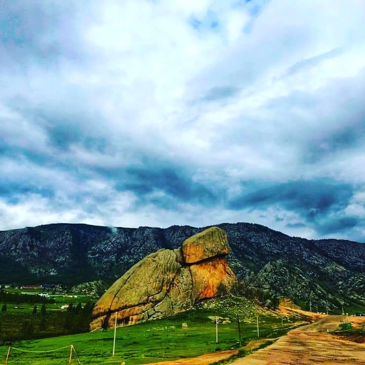 Solid_ways's tweet photo. Turtle rock, located in Terelj National Park👣

#ToMongolia #feelMongolia https://t.co/o1nFWZd8Rz