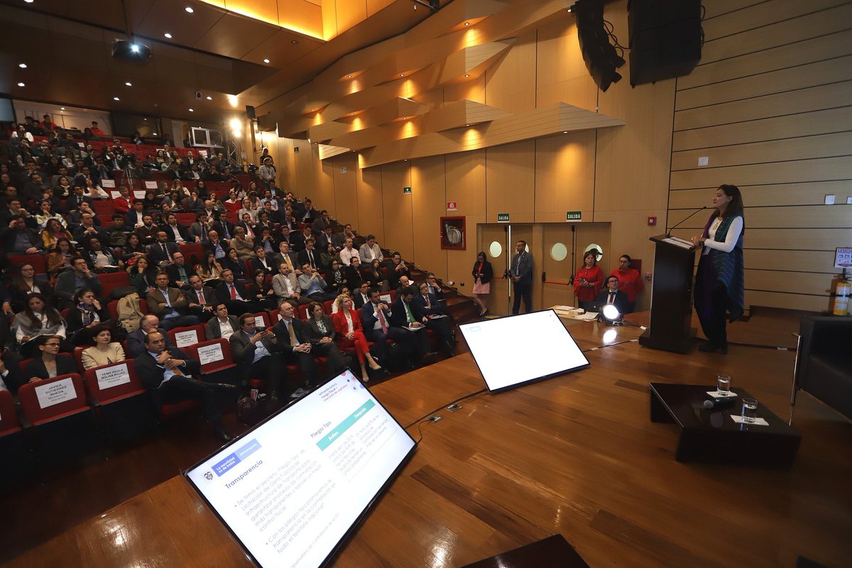 MinTransporteCo's tweet photo. #ForoInfraestructuraColombia | "Estamos trabajando para liderar proyectos de #InfraestructuraParaLaGente. Colombia es un país de regiones, y en el #MinTransporte lo tenemos claro. ¡Con enfoque territorial, conectamos a los colombianos!": Ministra @orozco_angela. https://t.co/0qodSwTBHb