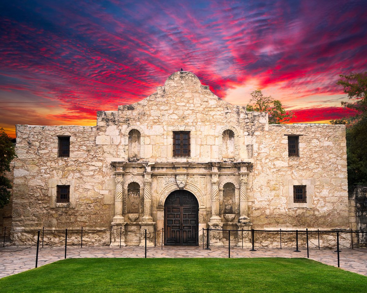 recentertx's tweet photo. On this day in 1836, the Misión San Antonio de Valero fell to Mexican forces, ending a 13-day siege on the Alamo. The slogan #RememberTheAlamo became a rallying cry for the Texas Revolution. https://t.co/V6cefJzJgD