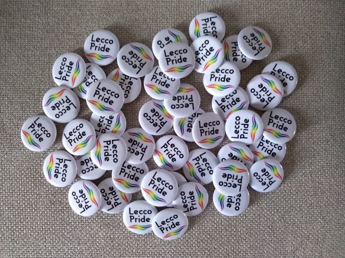 LeccoPride's tweet photo. Dopo le borracce ecologiche, ecco le SPILLETTE LECCO PRIDE 2020! 🌈🌊🎉

Le trovi a tutti i nostri eventi in cambio di una piccola donazione a sostegno della parata che si terrà il 20 giugno 2020!💃👯

#leccopride 
#lecco
#LGBT 
#pride https://t.co/jFff3MGXq8