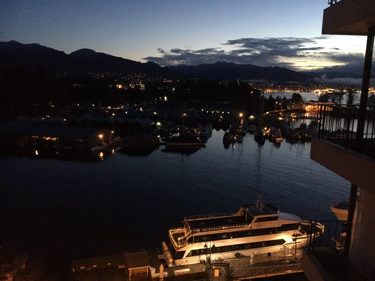 ginnypaleg's tweet photo. @iss_yvr last sunrise of this amazing conference!  Thanks to the committee for a fabulous experience https://t.co/OYpEbF6OCw