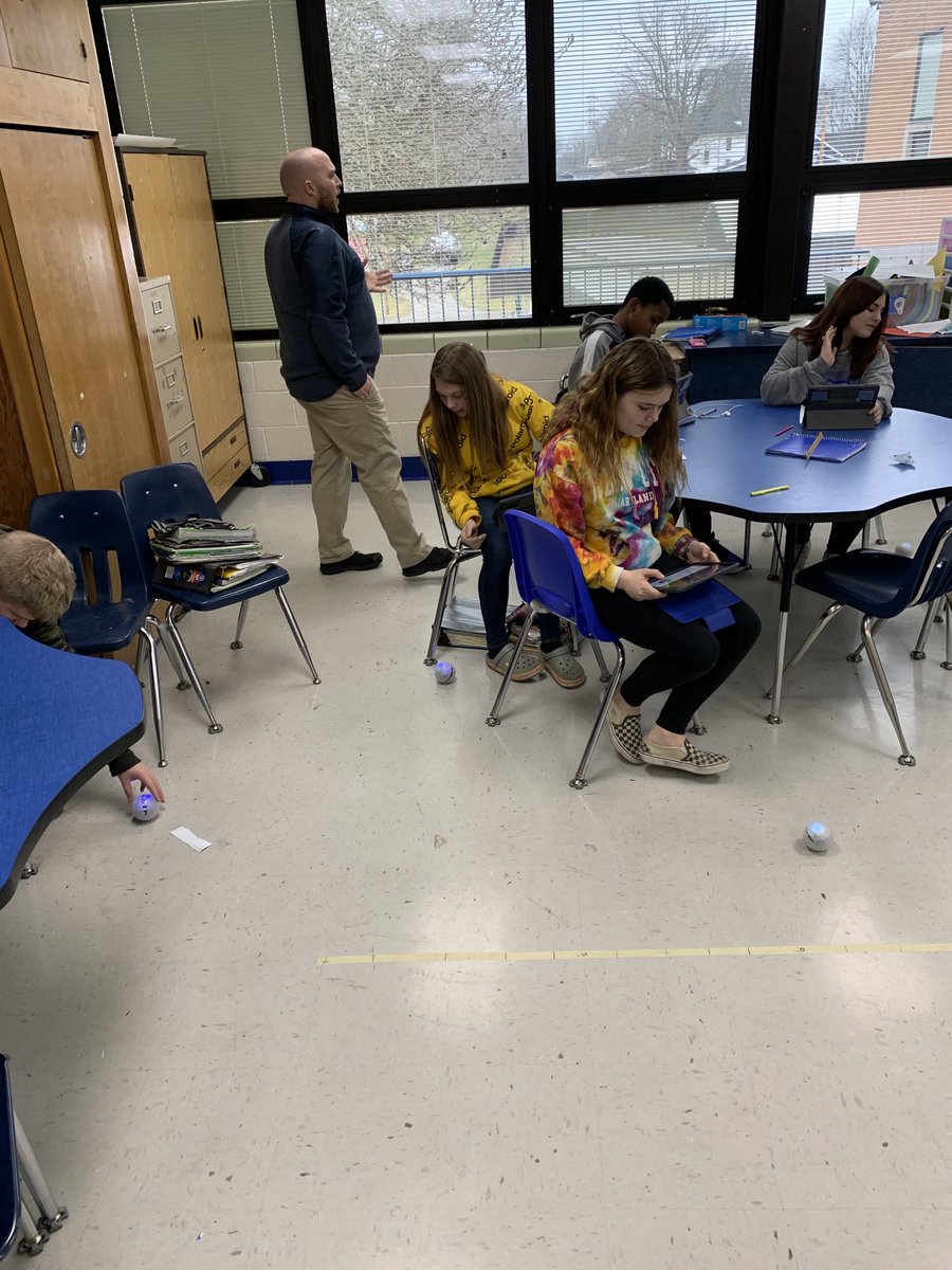 EastinLewellen's tweet photo. Inequality practice with @Sphero ! Thank you @MrMichel_TIC @HarperPJH #bandisbacktogether https://t.co/yZVmsXcYNW