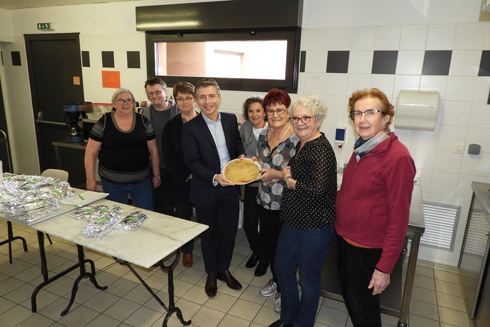 Chateauroux36's tweet photo. Cette semaine, 500 crêpes ont été faites et vendues à la Maison de Quartier Est pour autofinancer le séjour adultes qui se déroulera à Saint-Savinien (Charentes Maritimes) en juin prochain. #Châteauroux #QuartierEst https://t.co/mYva4ZHh5U