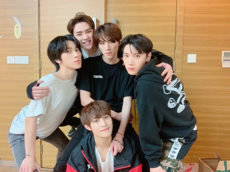 poodbabe's tweet photo. แก๊งนี้หายไปซ้อมหลีดเหรอคะ https://t.co/RUYfW8e0cH