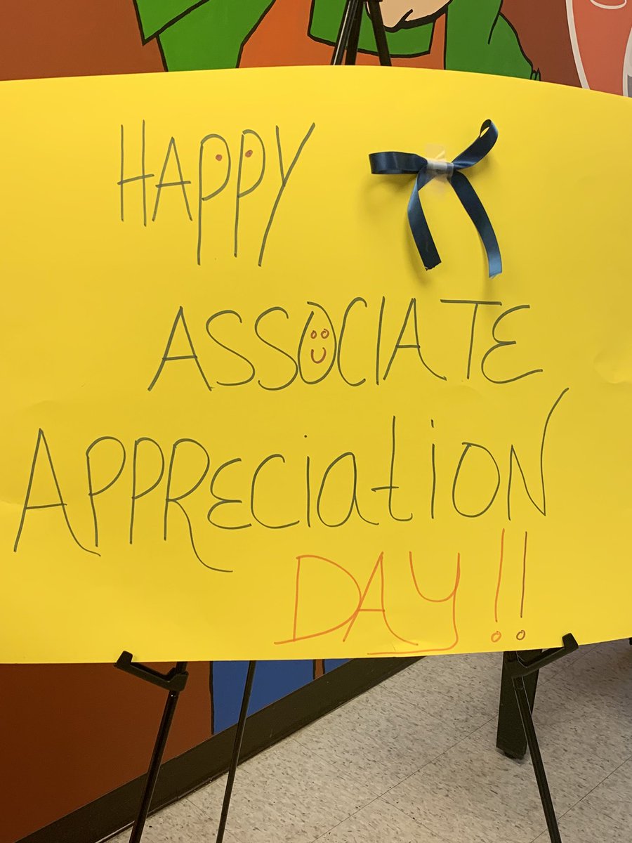 pro3263's tweet photo. Associate Appreciation Day!
Taking care of our associates with bagels and THD giveaways! https://t.co/F2fDjO2cKC