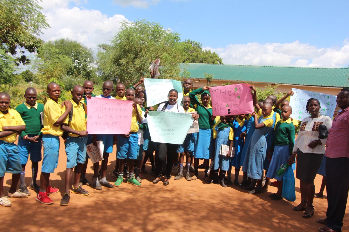 patriciakombo's tweet photo. Friday's 4future Kenya

Let's nurture the nature so that we can have a better future
#FridaysForFuture 
#schoolstrike4climate #school 
@Fridays4future @parents4future @GretaThunberg @_carbontiptoes @vanessa_vash @unhabitatyouth @LicypriyaK 
@UNEP @the_ecofeminist 
#ClimateChange https://t.co/ah8DZNg6a1