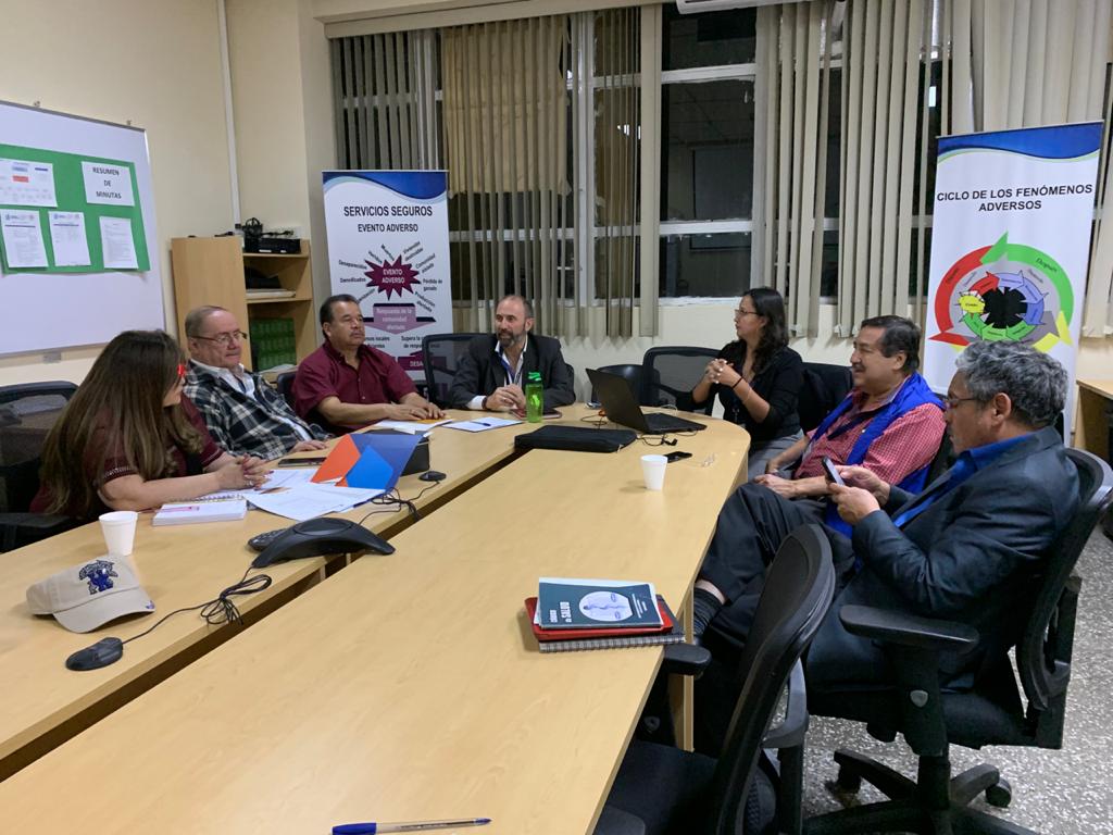 MinSaludGuate's tweet photo. El Centro de Operaciones de Emergencia Institucional #COEI del Ministerio de Salud Pública y Asistencia Social #MSPAS realiza reunión de emergencia (...) https://t.co/3t03FtTg65