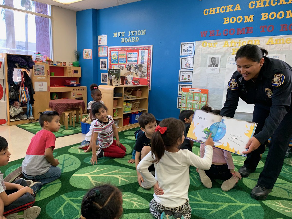 lbpd_volunteers's tweet image. #LBPD Officers Green &amp;amp; Haas visited with the students at the YMCA Play &amp;amp; Learn preschool as part of “Read Across America.” Ofc. Green read, “There Is A Dragon In Your Book.” #LBPDCares #JoinLBPD