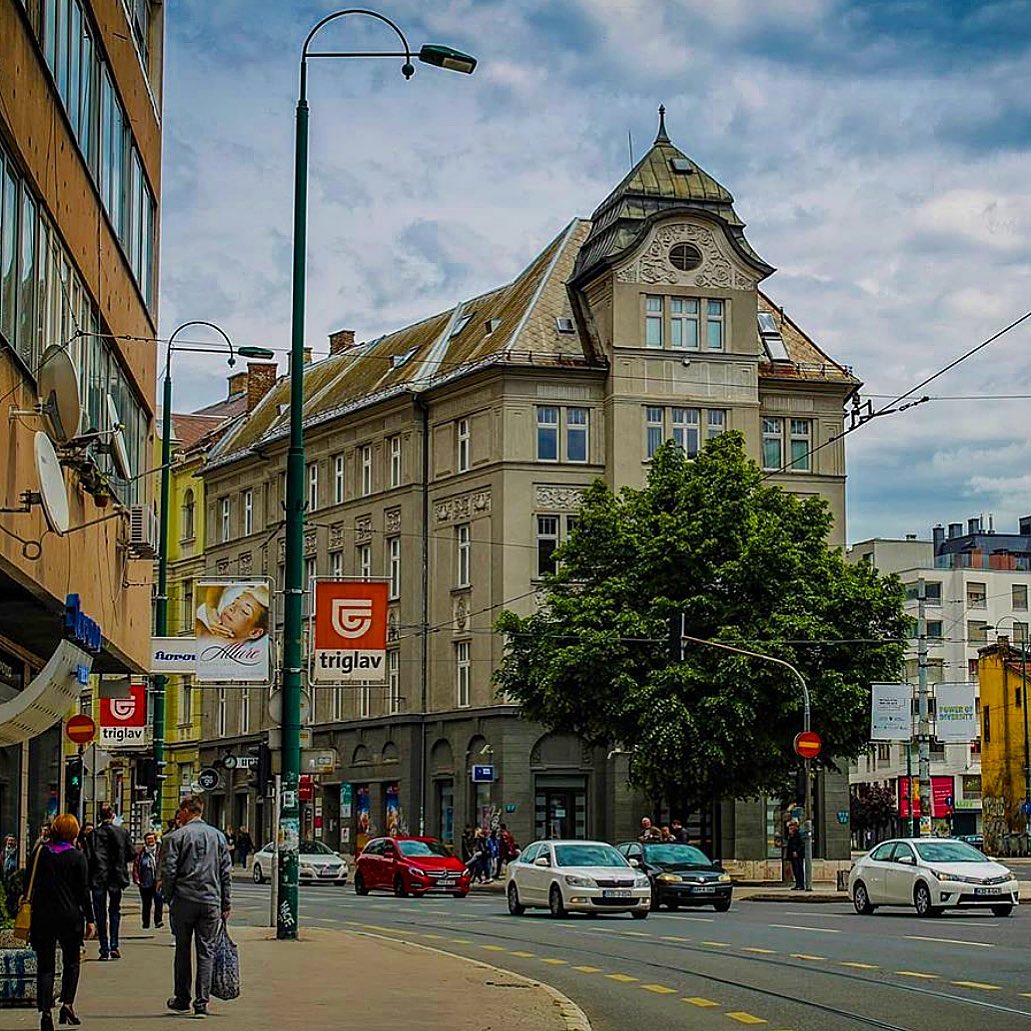 VisitBalkans's tweet photo. Sarajevo city - a wonderful Balcanic city, to visit and enjoy! 

Photo: @hutara  

#balkantravels #visitbalkans #balkanadventure #balkantours
#balkancountries #balkantrips #balkanhotels https://t.co/g1B34emAAo