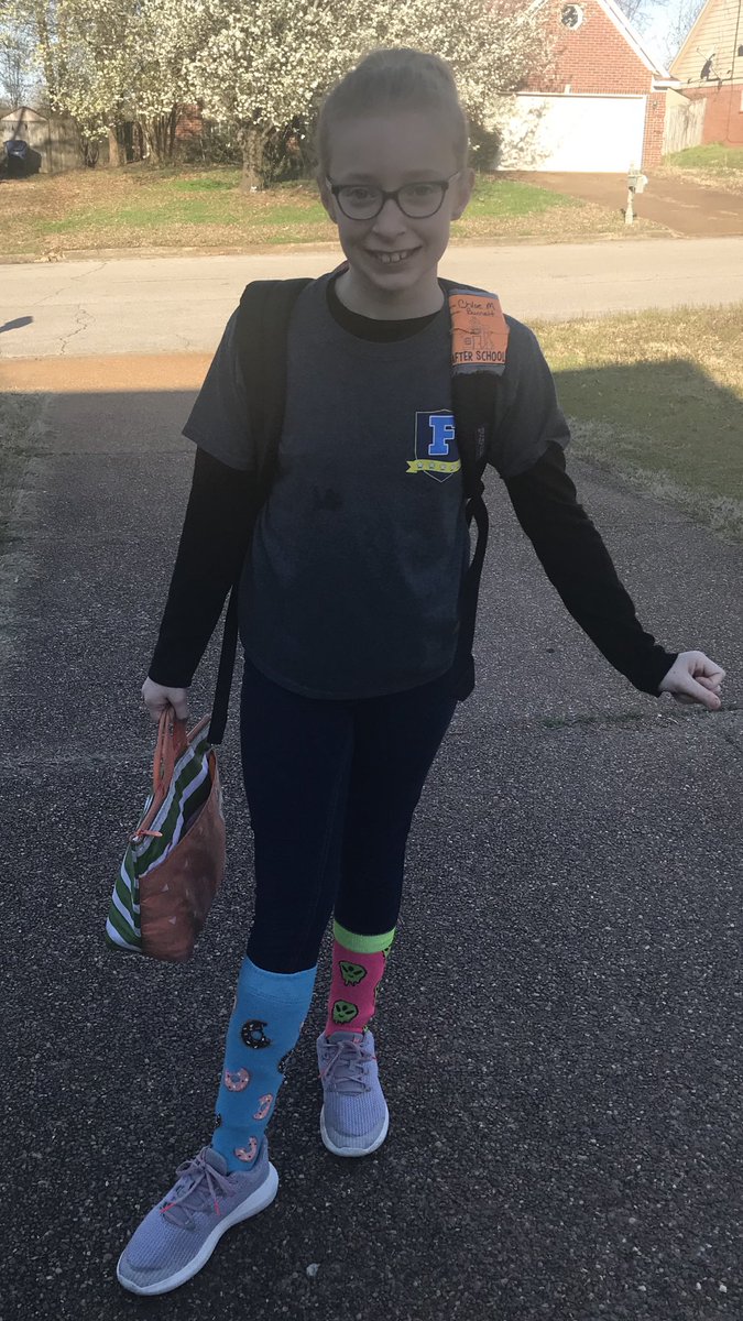 armiller1005's tweet photo. Today is “Fox in Socks Day!!” Good thing for this kiddo that her dad has 1,279 pairs of funky socks...and she has a pretty big foot!!   #ReadAcrossAmericaWeek #DrSeuss #OESrockSTARS #DropEverythingAndRead @OESrockSTARS @BurnettsBatCave https://t.co/Mn8l2whITi
