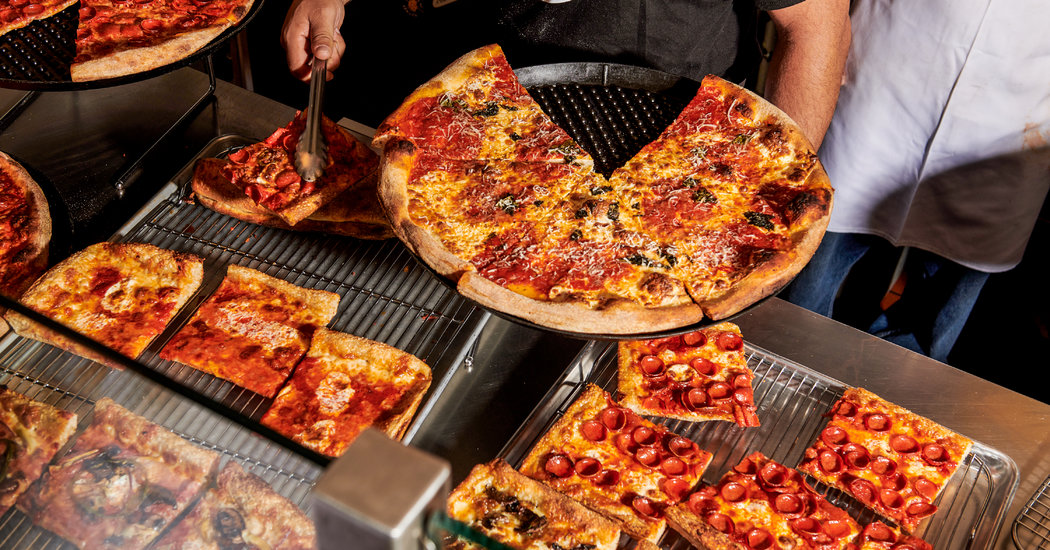 EatLocalGuide's tweet image. In Las Vegas, the Home-Style Pizza is an Everything Pie dlvr.it/RRMxP0