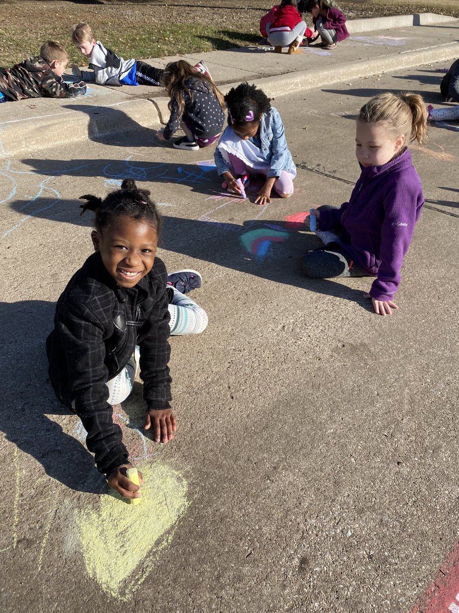 cathyycook's tweet photo. Chalk Day https://t.co/RLvEetkFhL