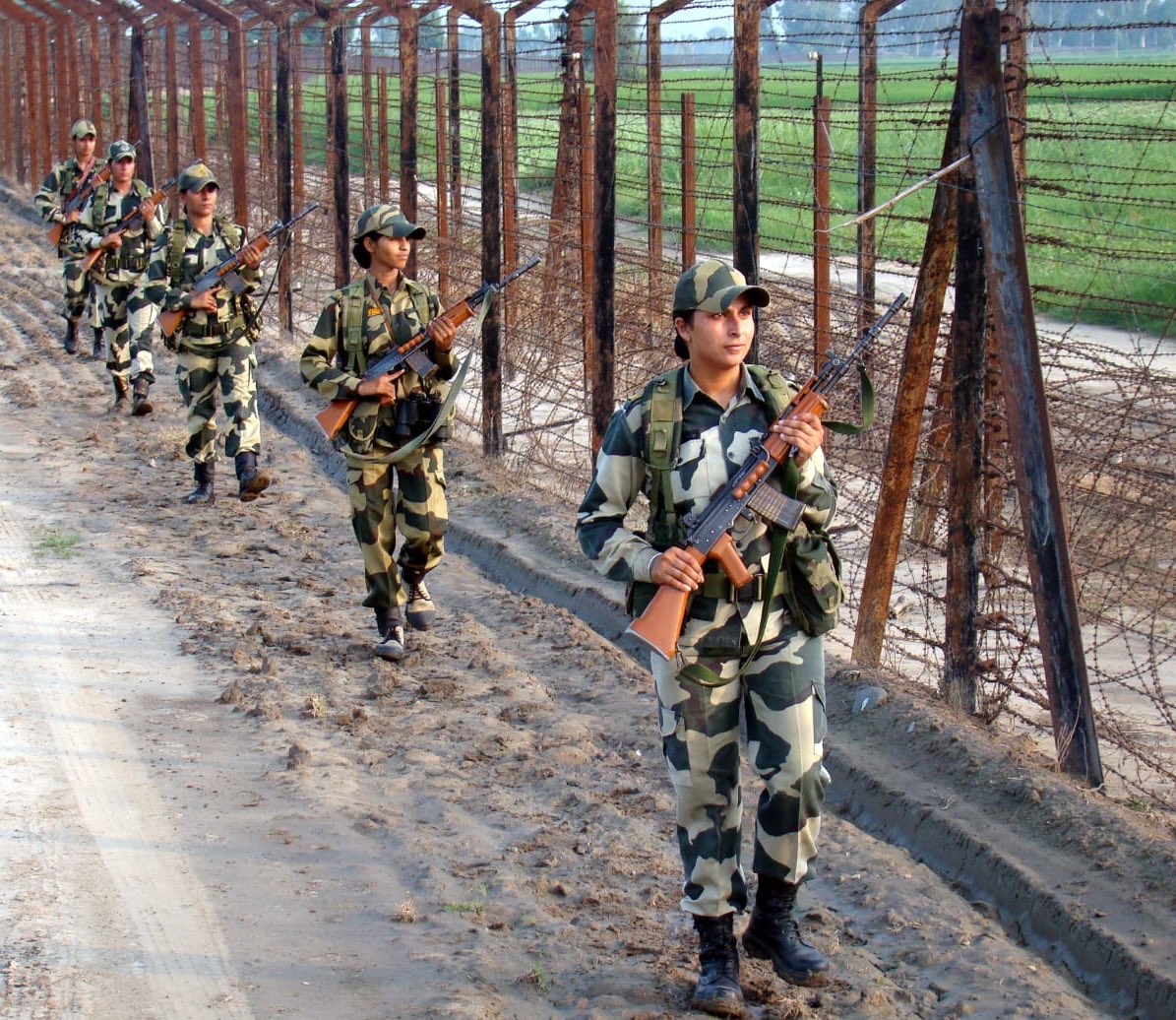 AmitShah's tweet photo. Brave @BSF_India women personnel securing our borders with utmost commitment and dedication.

The entire nation salutes their valour. #SheInspiresUs https://t.co/jYLC1JmIs5