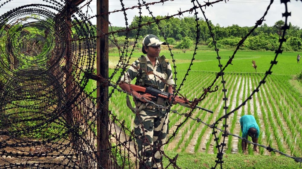AmitShah's tweet photo. Brave @BSF_India women personnel securing our borders with utmost commitment and dedication.

The entire nation salutes their valour. #SheInspiresUs https://t.co/jYLC1JmIs5