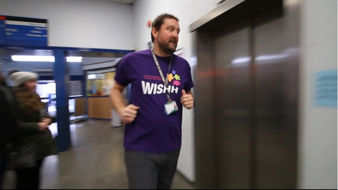 HullHospitals's tweet photo. Children with #learningdisabilities can find coming to the #EyeHospital a stressful time. In 7 weeks, finance boss Lee Bond will run the #LondonMarathon to raise funds for a special sensory room to help them. Find out more: https://t.co/jtECaZbGza & donate https://t.co/5uOeKFx9Ky https://t.co/9ltFYG4ywq