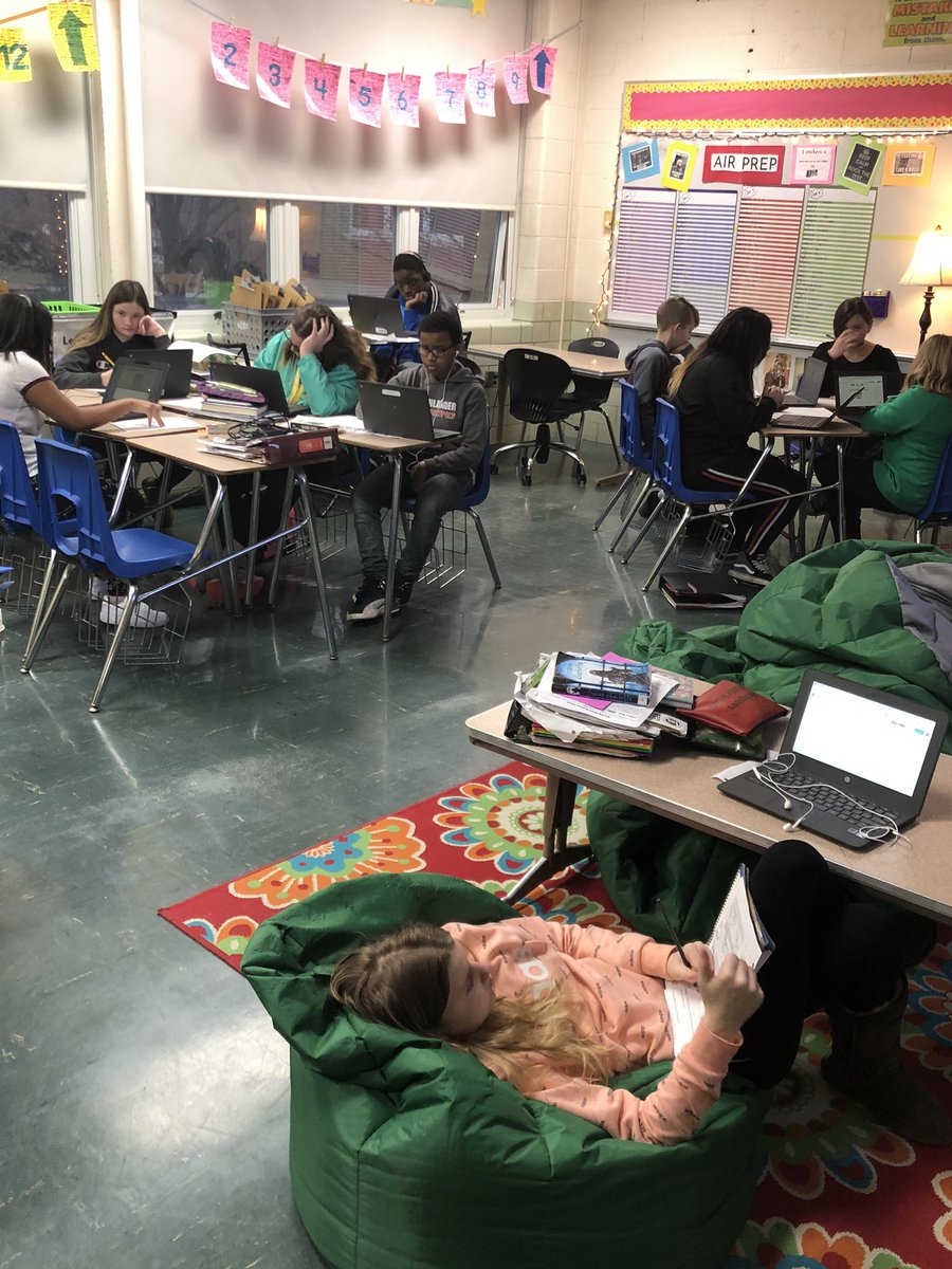 jillwolfe911's tweet photo. These sixth graders are working SO HARD and so respectfully to reassess and self guide through notes and activities!  #proud #OHBMSBest @OHLSD @BridgetownMS @6aBridgetown https://t.co/proEzGOp63