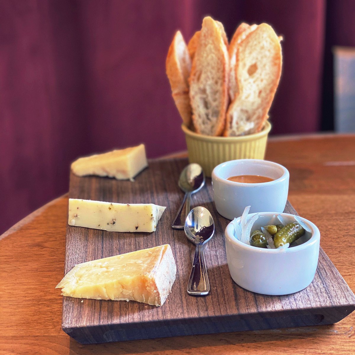 Tria (@triaphilly) on Twitter photo đź§€ Two new <a href="/mmefromage/">Madame Fromage</a> curated boards for the month of March! Pictured is the The Cheddar Lover board - A study in cheddar, from American beauties to British original. Features:
• Mountain Valley Sharp, Beecher’s Handmade Marco Polo, Mongtomery’s Farmhouse Cheddar 🧀 Two new <a href="/mmefromage/">Madame Fromage</a> curated boards for the month of March! Pictured is the The Cheddar Lover board - A study in cheddar, from American beauties to British original. Features:
• Mountain Valley Sharp, Beecher’s Handmade Marco Polo, Mongtomery’s Farmhouse Cheddar