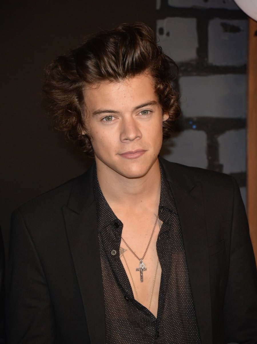 harrys_housex's tweet photo. The evolution of the unbuttoning of Harry’s shirts https://t.co/TRzDDmbQaF