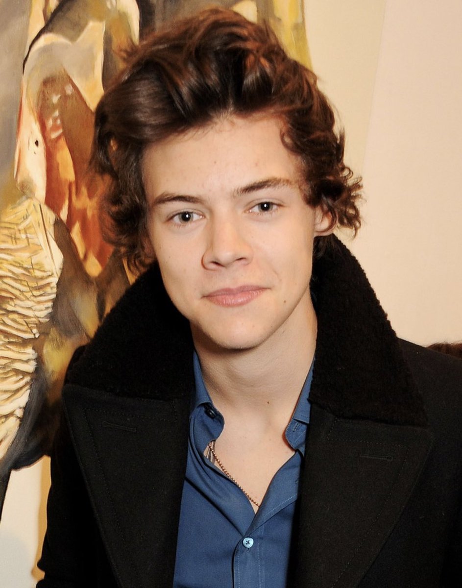 harrys_housex's tweet photo. The evolution of the unbuttoning of Harry’s shirts https://t.co/TRzDDmbQaF