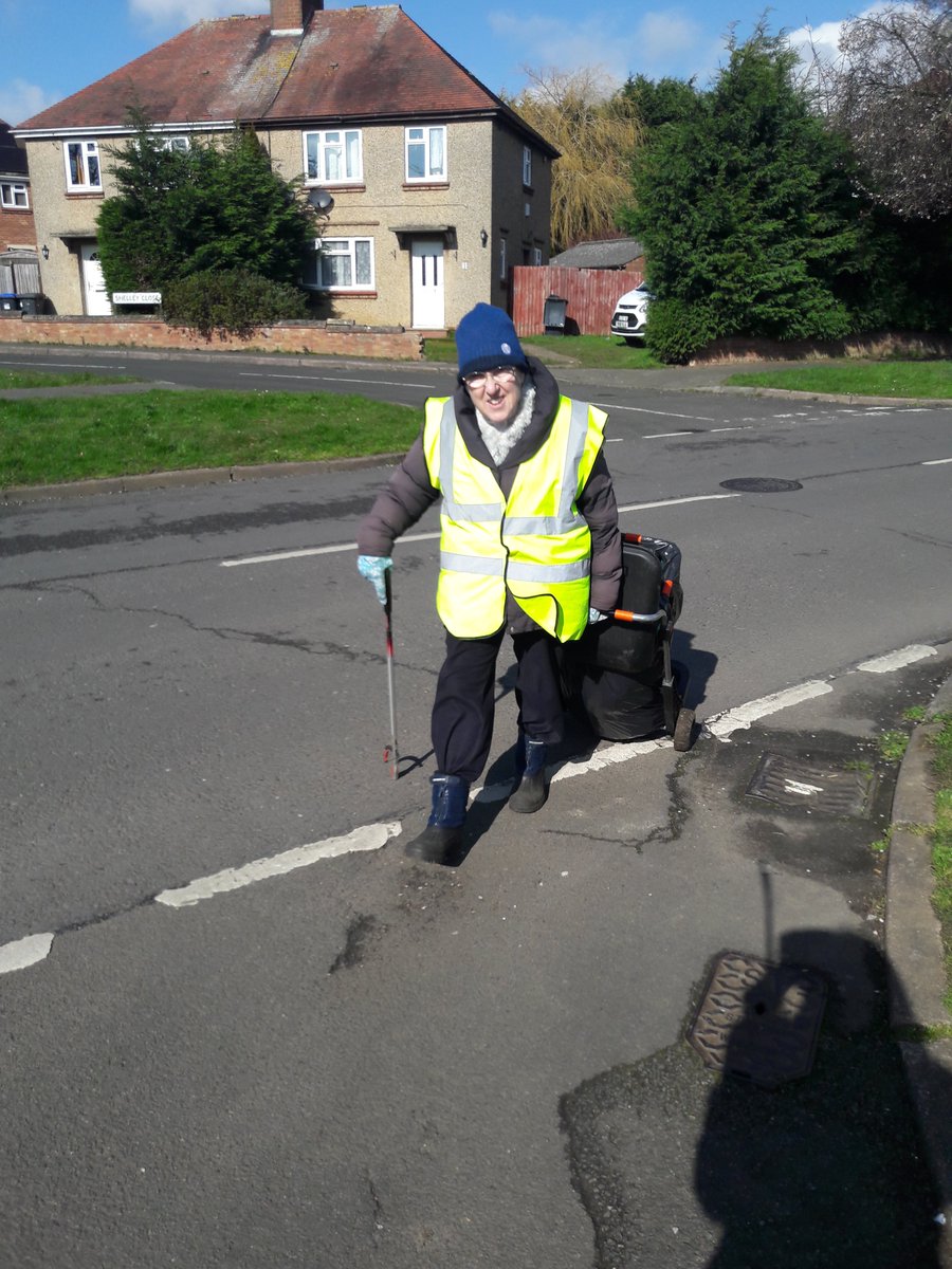 CleanAngie's tweet photo. What a beautiful sunny morning my volunteers &amp; I enjoyed whilst out litter picking on the Headlands. I am so lucky to have such amazing volunteers, thank you to the people who thanked us &amp; told us we were doing a great job, your kind words mean a lot to the volunteers @DaventryVC https://t.co/W0EaocHfi8