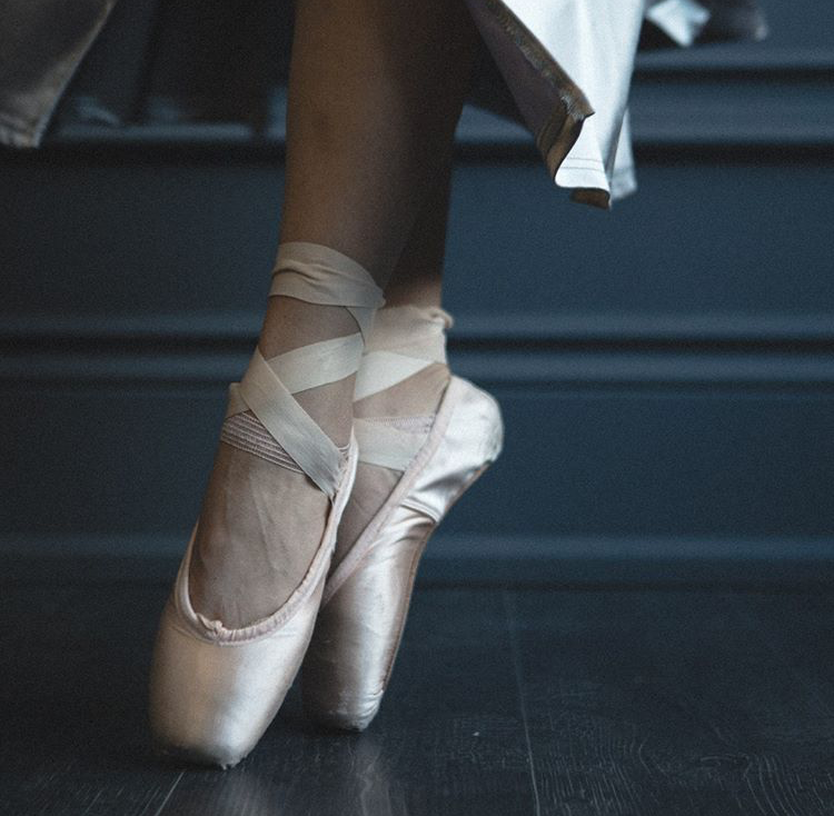 TwoStThomas's tweet photo. Introducing n Ballet Barre Works: an original program created to strengthen and lengthen muscles, build grace, musicality, flexibility and a love of dance. 

Residents please RSVP with the Concierge, sports are on a first come first serve basis. https://t.co/eWpH0OW5XT