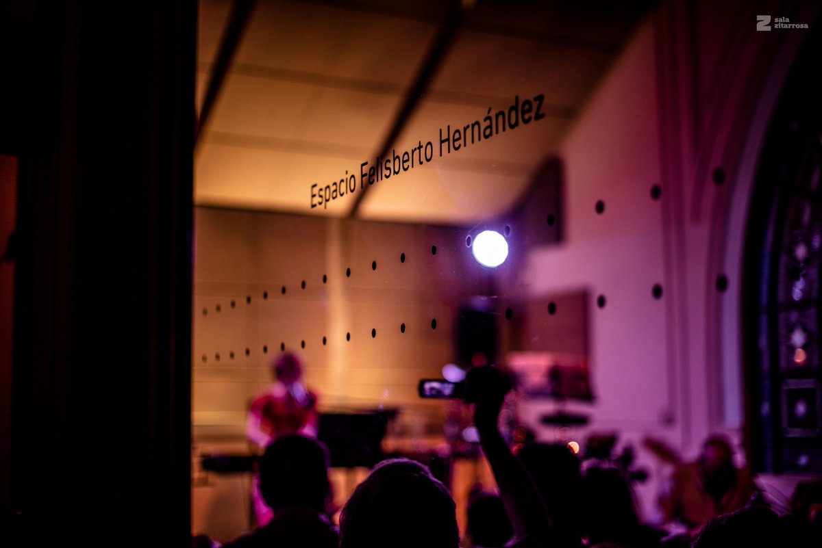SalaZitarrosa's tweet photo. Aquí algunas imágenes del show de  @clarisaprince en el #EspacioFelisbertoHernández en el marco del Ciclo #Ellaz 📸 @Lucia1305 El resto de la programación en https://t.co/TNpgidmlZx 

#música #ellaz2020 #mujeres #SalaZitarrosa https://t.co/RzxOKzjrvm