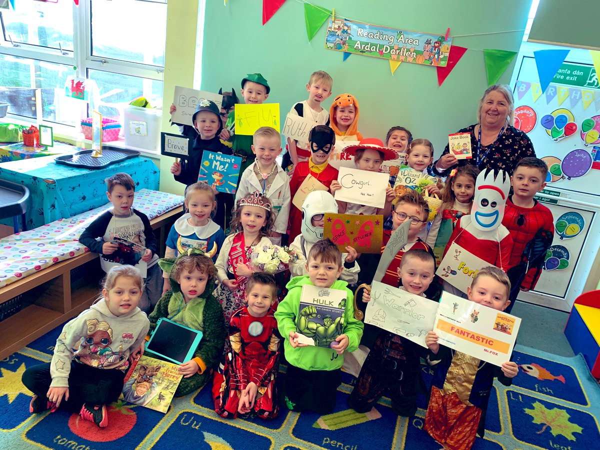 CGPrimary's tweet photo. ๐๐CLASS 3 WORLD BOOK DAY 2020 #CGPLang #CGPLLC @WorldBookDayUK #WorldBookDay2020 ๐๐ https://t.co/M6Z6mIaj0q