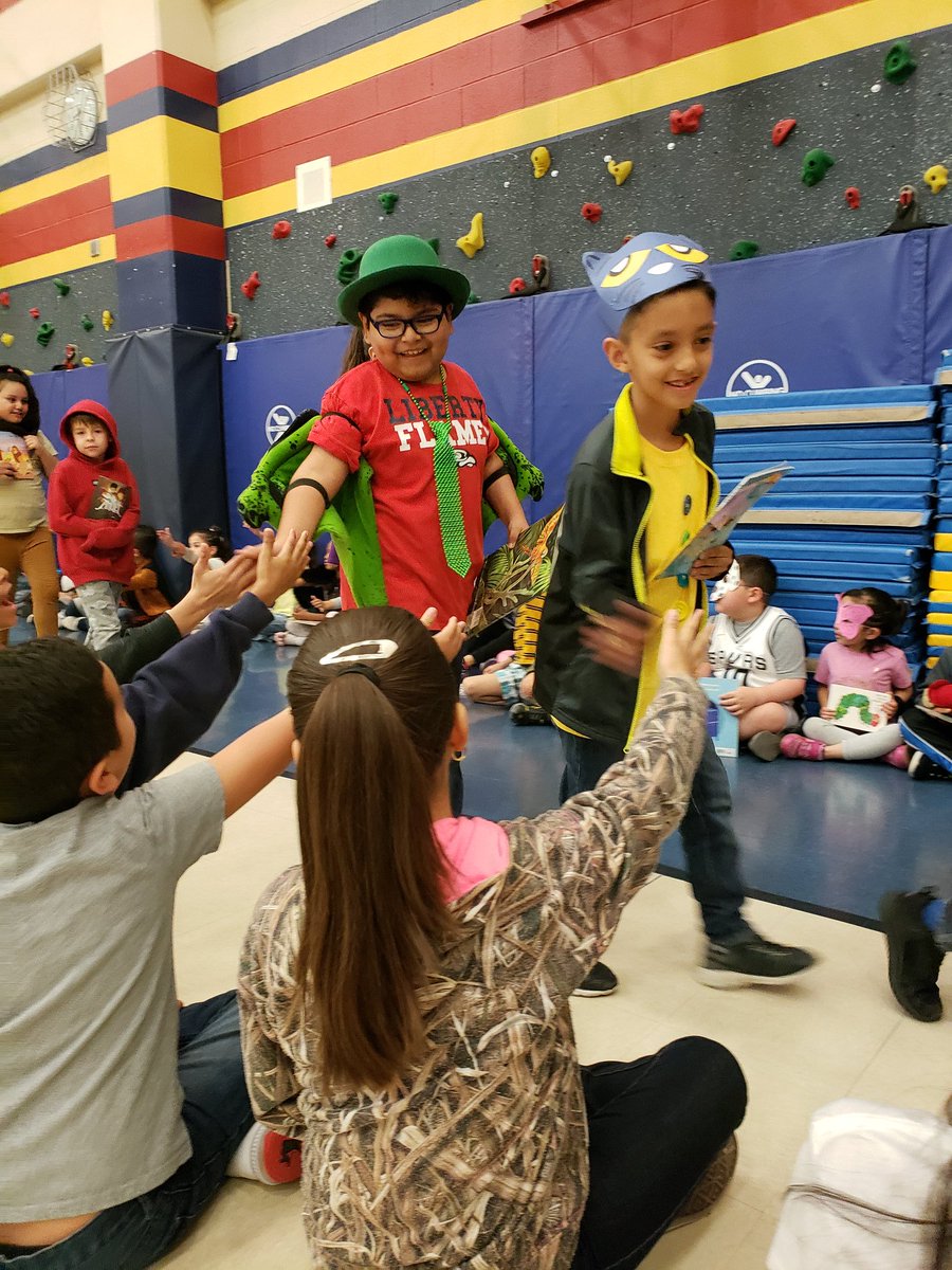 KarissaSpriggs's tweet photo. Read Across America Week parade was a hit!! https://t.co/ozwjDlwLh1