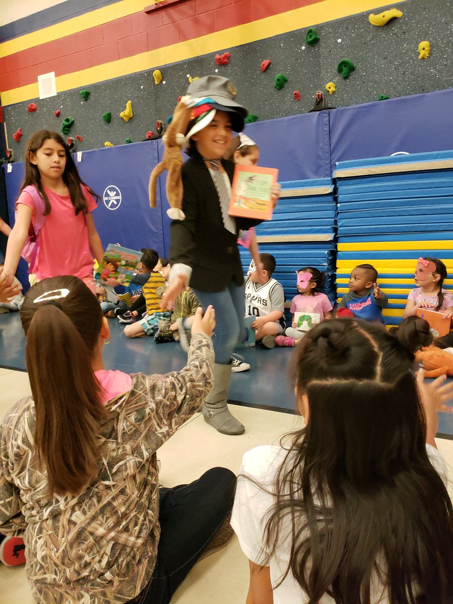 KarissaSpriggs's tweet photo. Read Across America Week parade was a hit!! https://t.co/ozwjDlwLh1