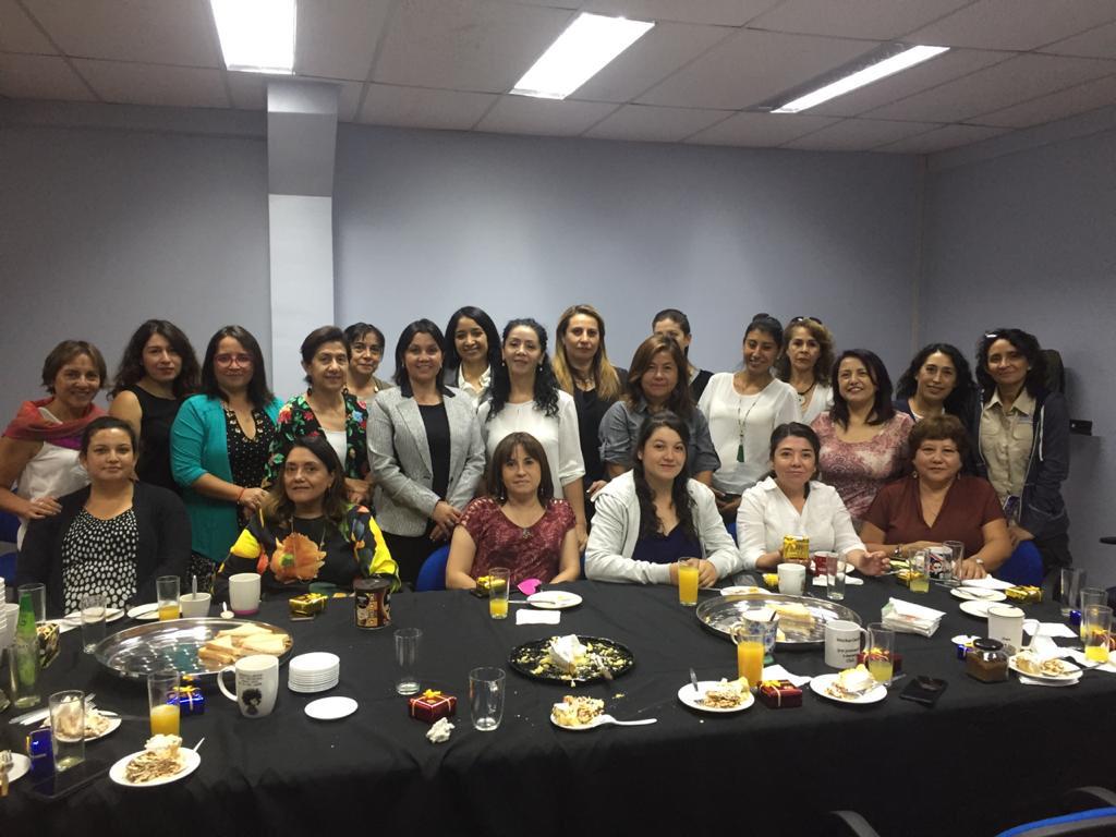 Funcionarias Mujeres INDAP RM, participaron de desayuno en conmemoración del Día internacional de la mujer, con la participación de la Directora Regional (S) Paola Valdenegro N, donde se destacó el avance del Rol de la mujer en la sociedad.