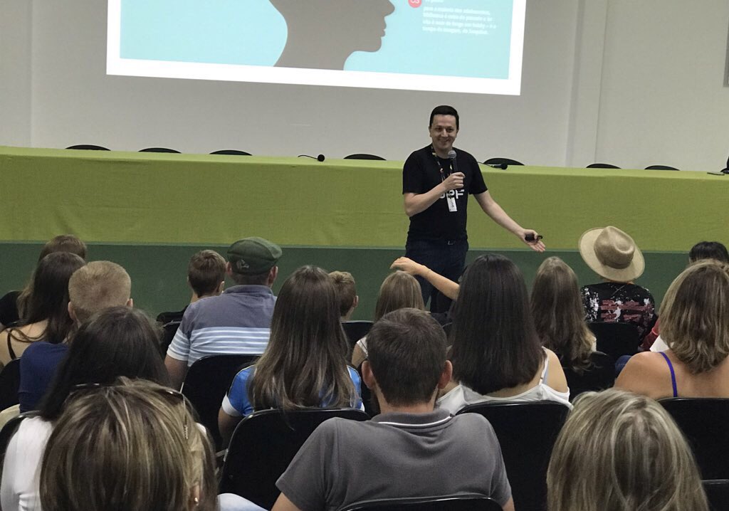 UniversidadeUPF's tweet photo. Giezi Schneider, da Conecta UPF, realiza a palestra “Inovação: qual é o meu lugar nisso tudo?!”.
#AgroUPF #ForçaDoAgroUPF #UPFnaExpo #Expodireto2020 #ConhecimentoéaNossaNatureza #expodireto #agro #Cotrijal #agronegocio #ExpodiretoCotrijal #cidadenaometoque #agriculturas https://t.co/axl3XRz7ya