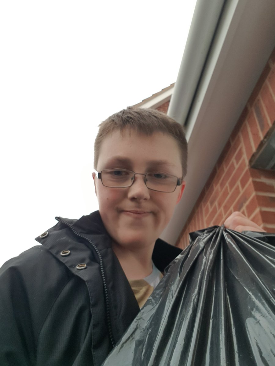 CleanAngie's tweet photo. Harry is our superstar Duke of Edinburgh award volunteer, who is working really hard to help keep our community clean and tidy. Great job Harry, thank you. @DaventryVC https://t.co/f5lyDXZ3fq