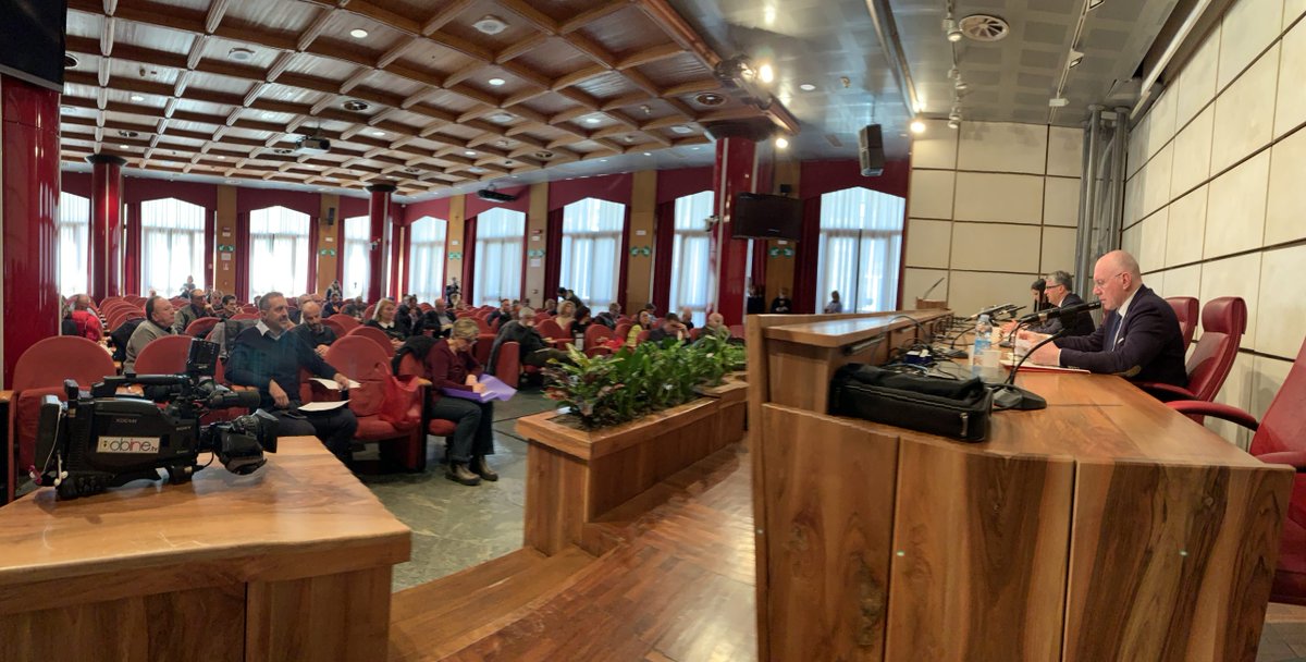 bobinetv's tweet photo. Verso un @consigliovda straordinario per far fronte ai danni economici del #coronavirus #valledaosta #economia - https://t.co/QQ674URB3Z https://t.co/D6tDUl37RP