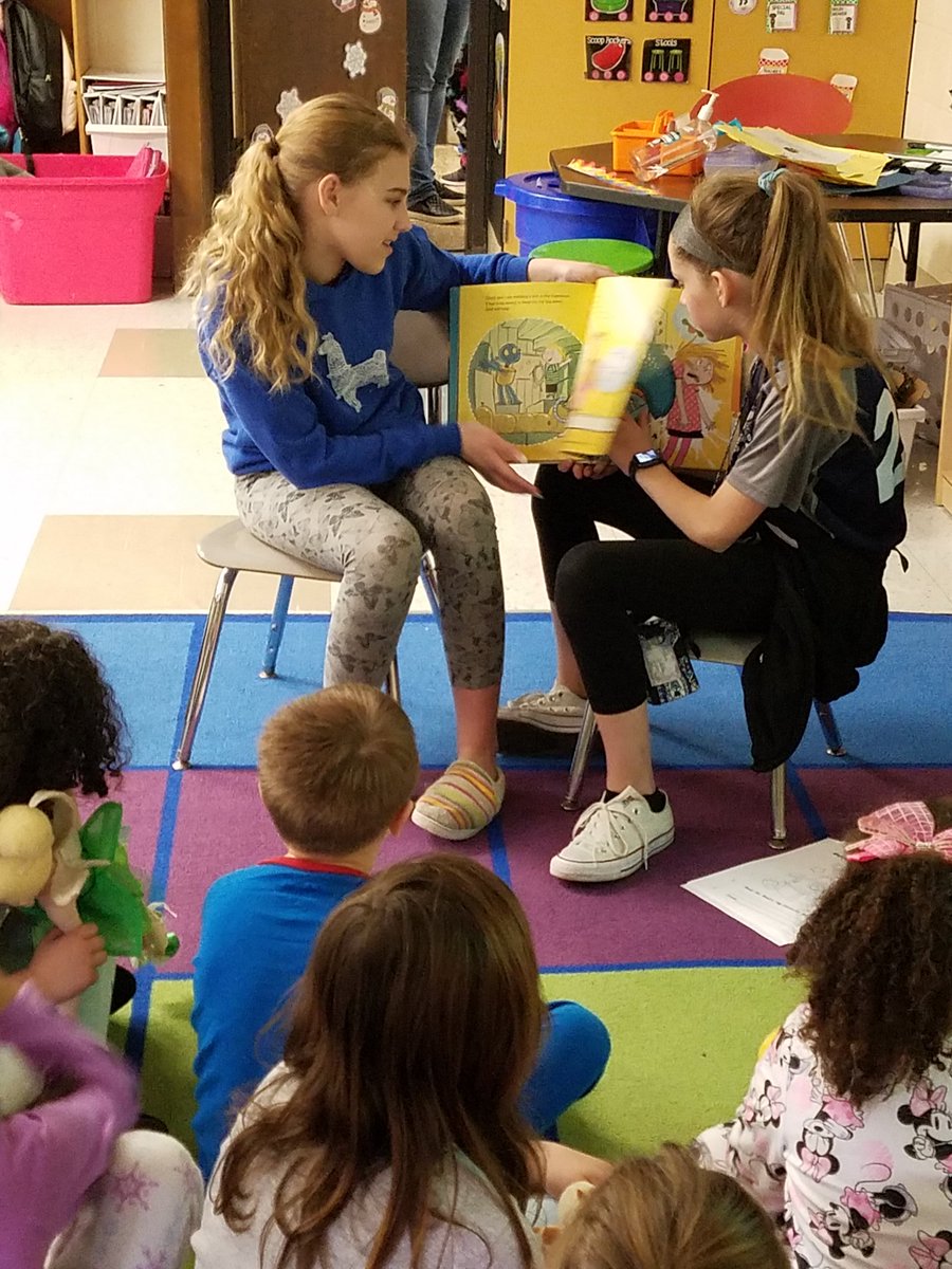DelranLitCoach's tweet photo. DMS readers at Millbridge sharing the love of reading! @DelranEla @eileen_baker @Delran_Super @DeSimoneChristy https://t.co/Vy6ZsUtN9c