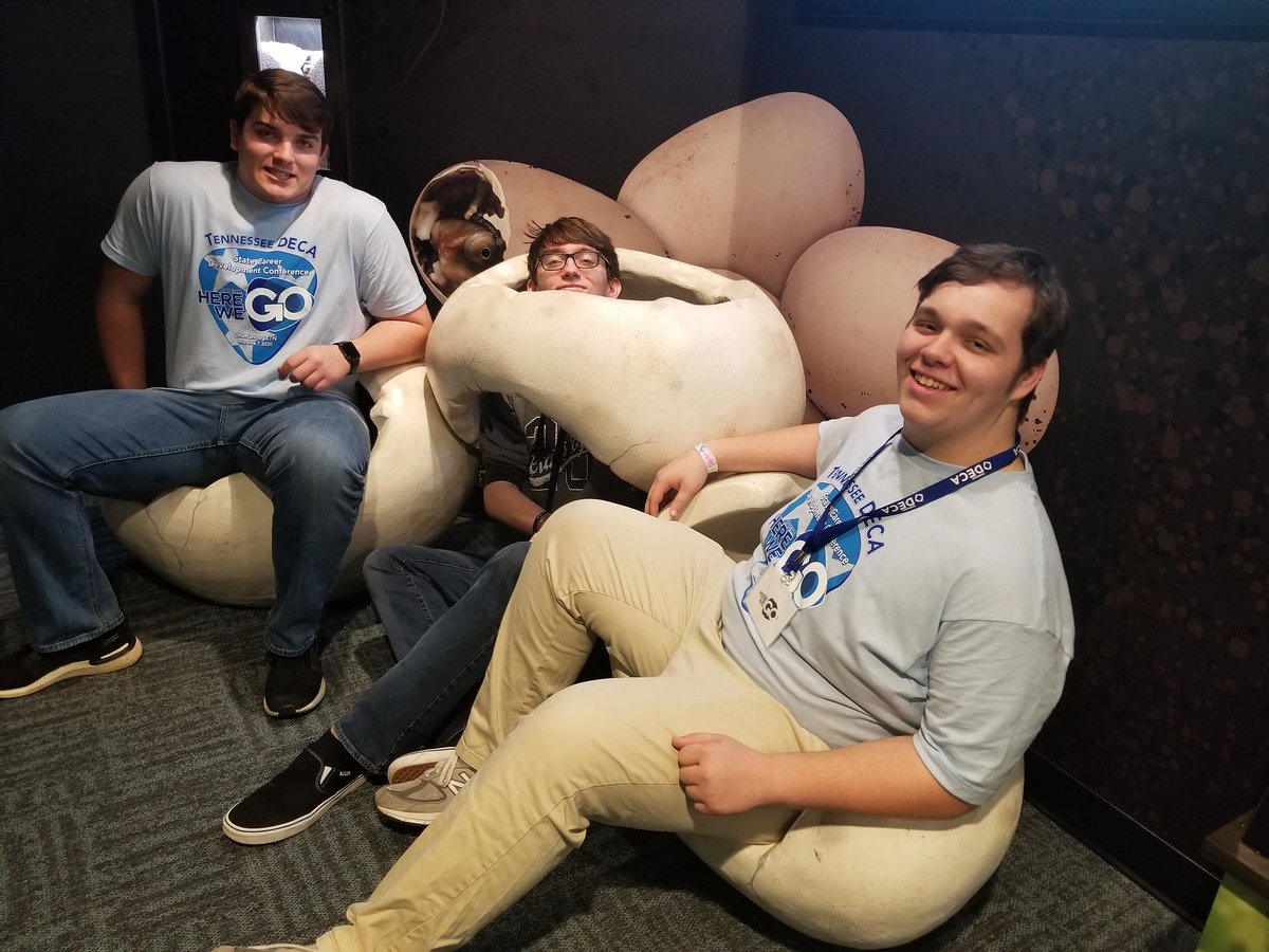 DecaPowell's tweet photo. The Tennessee aquarium didn't know what hit them when we rolled through! @DecaPowell @PantherStation1 @knoxbestHOSA @powell_high @ThePowellPrin @FcclaPowell https://t.co/hZySyWVVSR