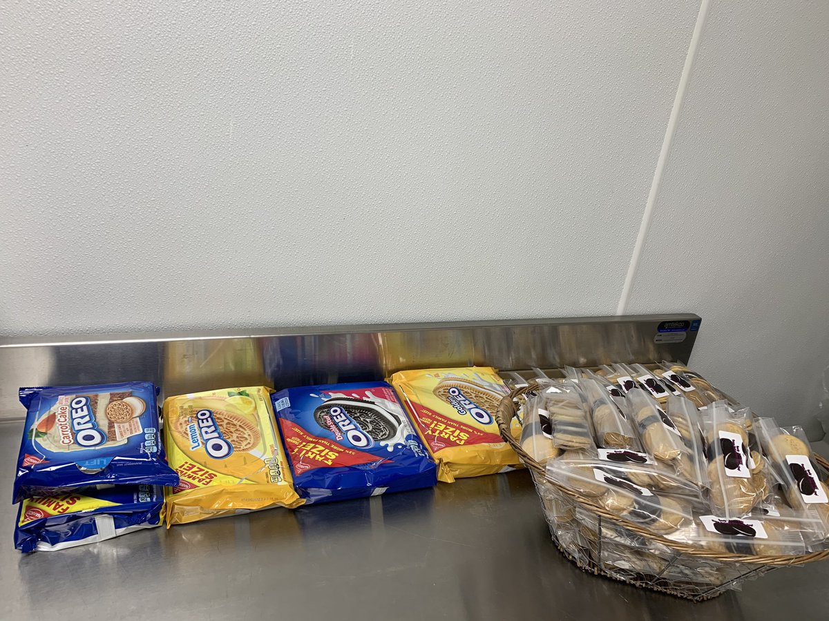 csvfd236's tweet photo. Ready, Set Dunk!!!! Happy National Oreo Cookie Day!!! We are celebrating with our residents today with a variety of different flavors of Oreos!!! @nolafoodguy @MckeeJmckee73 @OaksBethesda @WMBHoosier #operation930 #trilogyliving #OreoCookieDay https://t.co/k9yt1SoGFD