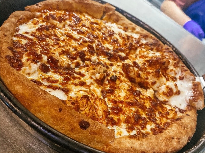 MurrayMrB's tweet photo. #FreePizzaFriday is here! Hit that RT button for your chance to win a free large one topping from Mister B's! Must follow to win. https://t.co/OsidLVuBMO