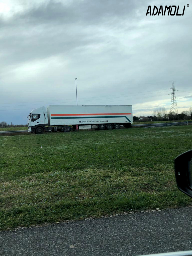 youadamoli's tweet photo. #AVVISTATO ‼
#ADAMOLIONTHEROAD #semirimorchio a #pianomobile 24 doghe 100% #MadeinItaly 🇮🇹
Grazie ai nostri #amici per averci mandato le #foto dei nostri #semirimorchi 🚛
#inviaci le foto dei vostri #avvistamenti saremo orgogliosi di #condividerle sui nostri #social 💪 https://t.co/Oy0vlDbnNa