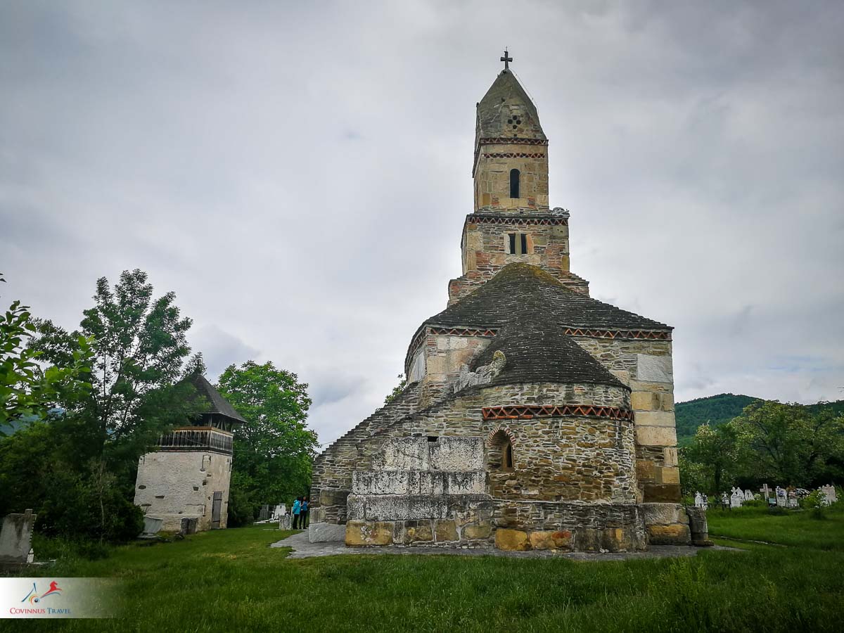 covinnus's tweet photo. If you wish to visit something truly different and special in Romania, #Densuș Stone Church is a must.
It is considered to be the oldest church in Romania, where the religious service is still held after 700 years.
#HighlightsTransylvania #travel #toursofRomania #Romania #tours https://t.co/JfMN8u4dWw