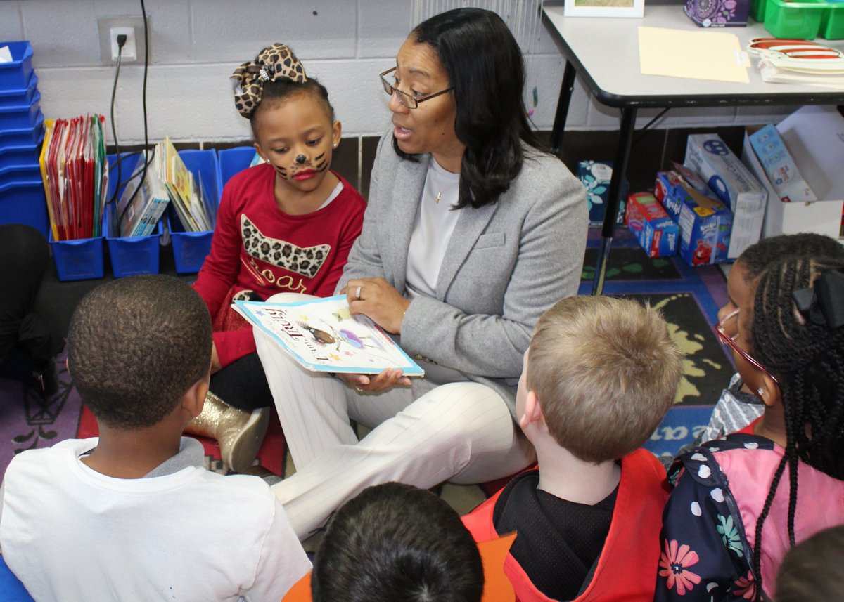 OPS352's tweet photo. Dr. Martin-Knox led the Oakland Primary School Character Parade today and then spent time reading to some classes. Best comment of the day, "Her shoes are pretty Mr. Austin!" #SumterStrong #OakalndStrong @DrPenK @shelly_galloway @SumterSCSchools https://t.co/FMbSXEXNeN