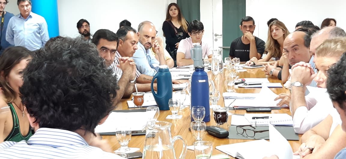 pepeousset's tweet photo. #Ahora Comisión de Servicios Públicas en @cdneuquen - Visto bueno para el boleto estudiantil cero en la ciudad de Neuquén. https://t.co/zIRvwQUPVB