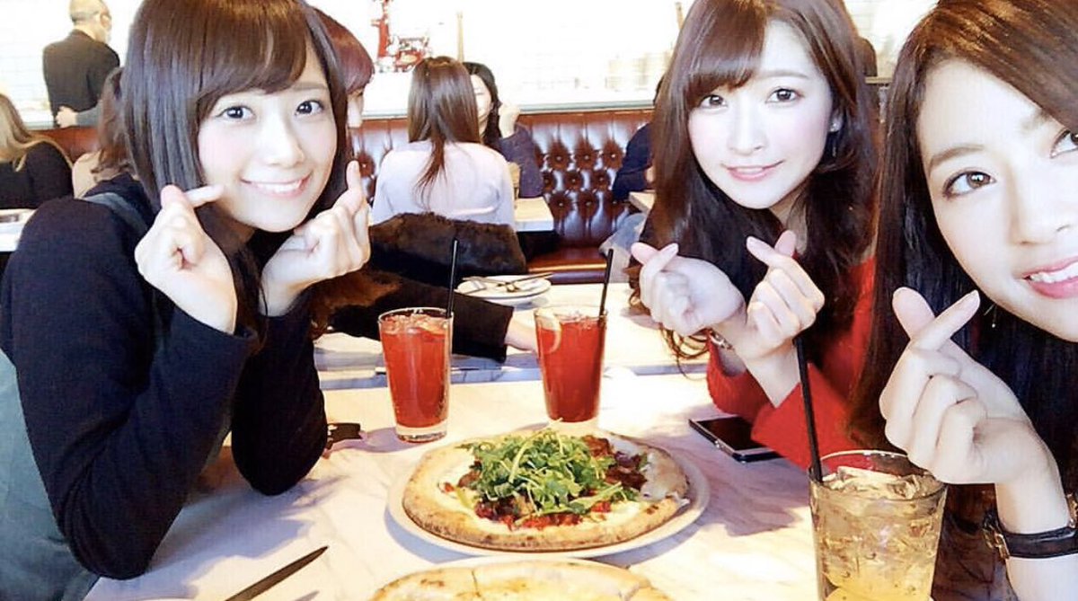 苺 丸紅ツイがバズってますがこちらのお三方も紅パン美人です まみりん 大崎さん 色紙さん 最高