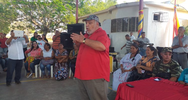 Alcalde Bolivariano del municipio Jesús Enrique Lossada, Junior
Mujica: Lo más grandioso de nuestro Comandante <a href="/chavezcandanga/">Hugo Chávez Frías</a> fue su dignidad 
#ChavezPresenteYFuturo #YoSoyDeAqui