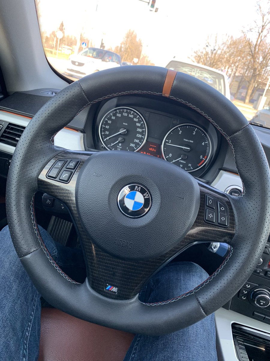 dima_ershov's tweet photo. Руль 400€
Монитор 800€
Суппорта 2.000€
Куча ништяков, оно стоит того🏁❤️ https://t.co/A1blTiGGUd