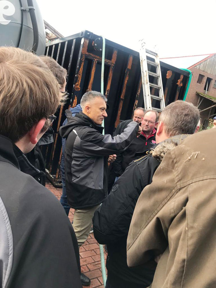 Bluetector's tweet photo. Some photos from the first public presentation of our pilot plant for manure treatment in Germany. More than 60 farmers from near and far took the opportunity to personally experience our BlueBox Ultra and see for themselves that our BlueBox turns manure into water. #manure https://t.co/v10N5LLQ4m