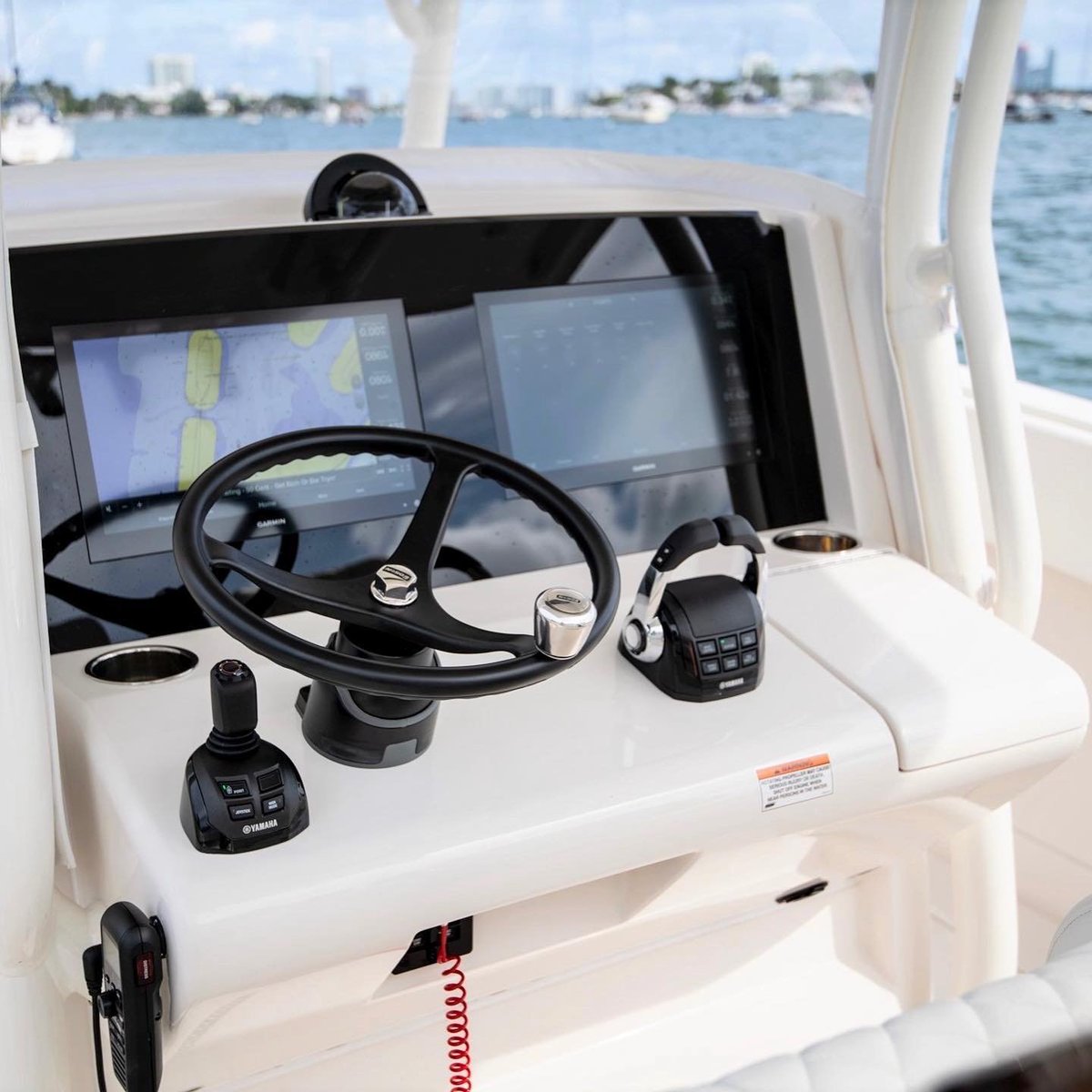 JupiterMarine's tweet photo. This #Jupiter38 has EVERYTHING you need to catch the big one!π
.
.
.
#Garmin #Livewell #ReleaseMarine https://t.co/uJOaW91dm6