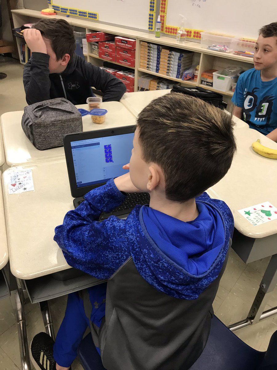 MikeFitz157's tweet image. Class hasn’t even started yet and students are asking to start coding their beadwork designs before the bell! Collaborative debugging! #codetolearn @coding_lynx #IKMath @ruthbeatty11 @ruralchristina @peterskillen @brendasherry